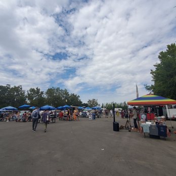 TinyFest - Eating area - Festivals Near Me - Pleasanton, California