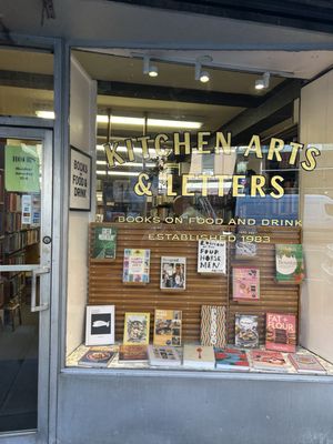 Kitchen Arts & Letters, books on food and drink by null