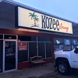 Ko-Zee Lounge - Out front