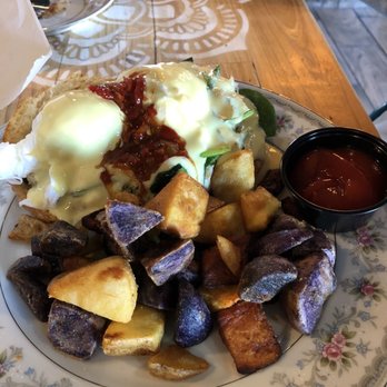 The Spicy Green Bean - Crab benedict - New American Near Me - Glastonbury, Connecticut The Spicy Green Bean - Crab benedict - New American Near Me - Glastonbury, Connecticut