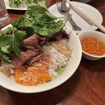 Saigon Restaurant - Vermicelli bowl with beef... and cooked onions? Not the typical vermicelli bowl you'd get at a Vietnamese restaurant - Vietnamese Near Me - Vancouver, Washington Saigon Restaurant - Vermicelli bowl with beef... and cooked onions? Not the typical vermicelli bowl you'd get at a Vietnamese restaurant - Vietnamese Near Me - Vancouver, Washington