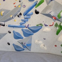 Blocworks - Blue are the easy climbs