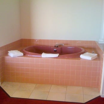 Ocean View Lodge - Our pink jacuzzi - Hotels Near Me - Fort Bragg, California