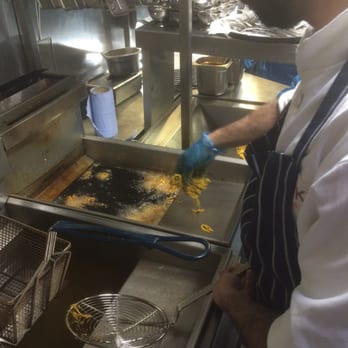 Zouk Tea Bar & Grill - Frying onion bhaji - Indian Near Me - Manchester, XGM Zouk Tea Bar & Grill - Frying onion bhaji - Indian Near Me - Manchester, XGM