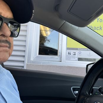 McDonalds - Mgr slamming window in our face and refusing to give us her name. Then having to reopen cuz they gave us wrong order - Fast Food Near Me - Kingsburg, California