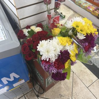 bp - They even got flowers! - Gas Stations Near Me - New Rochelle, New York