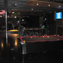 Jubilee Hotel - Larger outdoor area downstairs, including pool tables.