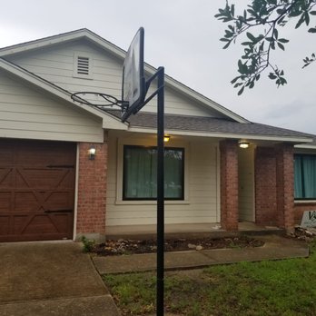 Ramon's Auto Detailing and Power Washing Services - Drive way before power washing - Auto Detailing Near Me Ramon's Auto Detailing and Power Washing Services - Drive way before power washing - Auto Detailing Near Me
