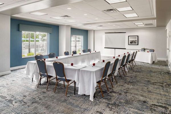 Hampton Inn & Suites Cape Cod-West Yarmouth by null