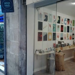 Ana Yael - Puerta