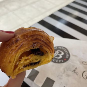 Boulangerie Maritime - Pain au chocolat - Bakeries Near Me - Nice, 06 Boulangerie Maritime - Pain au chocolat - Bakeries Near Me - Nice, 06