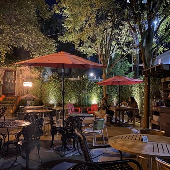 Foxy Loxy Cafe - Outdoor patio - Cafes Near Me - Savannah, Georgia
