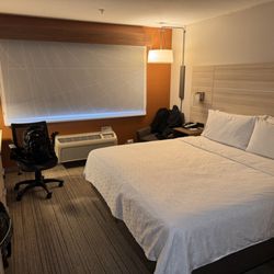 Holiday Inn Express Fort Bragg - Single bed suite