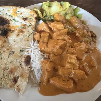 Khaab Indian Kitchen & Bar - Bexley - From the buffet: Chicken Makhani Specialty, Nav Rattan Korma Specialty, egg burji, garlic naan - Indian Near Me - Bexley, Ohio