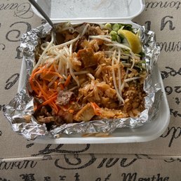 Pad Thai comb w/ beef Pad Thai comb w/ beef