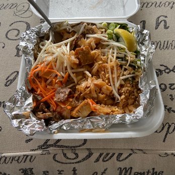 Houa Khong Restaurant - Pad Thai comb w/ beef - Thai Near Me - Merced, California Houa Khong Restaurant - Pad Thai comb w/ beef - Thai Near Me - Merced, California