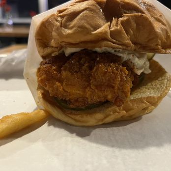 Wing Zone Hot Chicken & Wings - Chicken Sandwich - Nashville - Chicken Wings Near Me - Indianapolis, Indiana