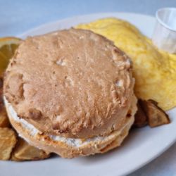 Elmo's Diner - Omelet with massive biscuit and taters.