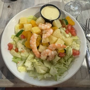 Harpoon Hanna's - Tropical salad - Seafood Near Me - Fenwick Island, Delaware