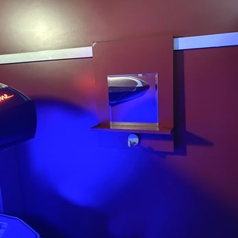 Sundays Sun Spa Wellness - Small mirror in tanning room. - Tanning Near Me - Jacksonville, Florida Sundays Sun Spa Wellness - Small mirror in tanning room. - Tanning Near Me - Jacksonville, Florida