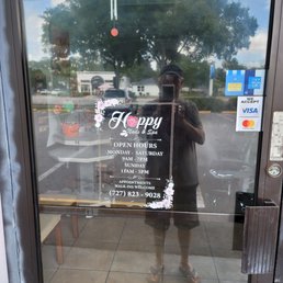 Why isn't Happy Nail salon open at 11:00 am on Sunday like it says? I'm waiting in front. What kind of operation is so careless? Why isn't Happy Nail salon open at 11:00 am on Sunday like it says? I'm waiting in front. What kind of operation is so careless?