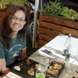 Umami - Antipasto in 5 Tipi , Salmone crudo, Arancina alla Sepia, Gamberetti alle Perle di Spumante e Gamberetti grigliati