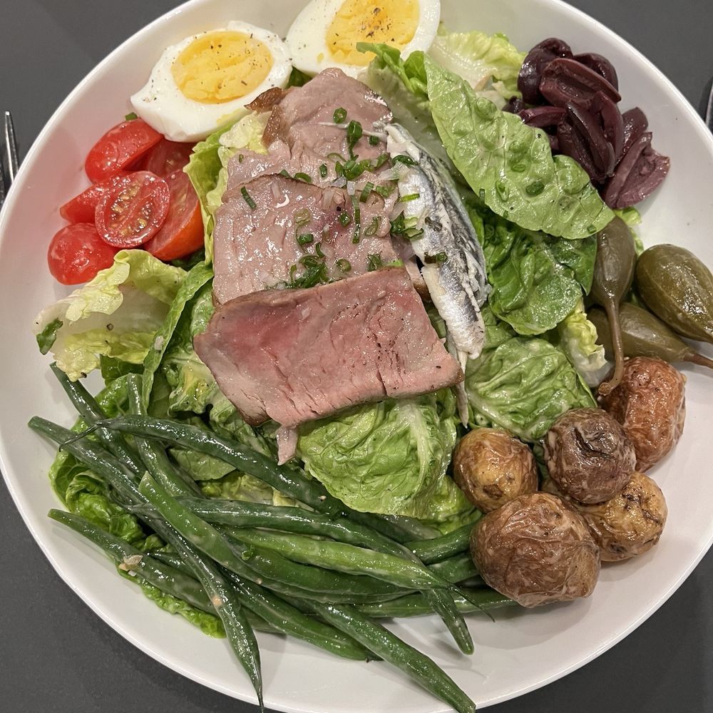 Fanny's - Salade Niçoise - Cocktail Bars Near Me - Los Angeles, California