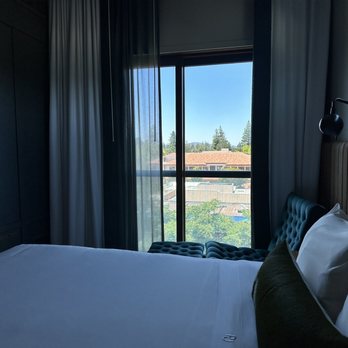 Park James Hotel - Balcony - Hotels Near Me - Menlo Park, California Park James Hotel - Balcony - Hotels Near Me - Menlo Park, California