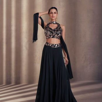 Vastra by Shruti Kreeti - Women's Clothing Near Me - Bellevue, Washington Vastra by Shruti Kreeti - Women's Clothing Near Me - Bellevue, Washington
