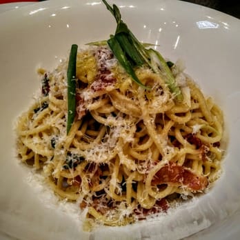 Levetto - Carbonara pasta - Italian Near Me - Toronto, Ontario