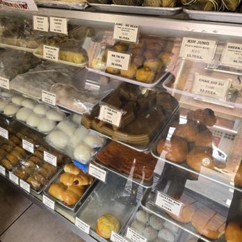 Sing Cheong Yuan Bakery - Front case - Bakeries Near Me - Honolulu, Hawaii Sing Cheong Yuan Bakery - Front case - Bakeries Near Me - Honolulu, Hawaii