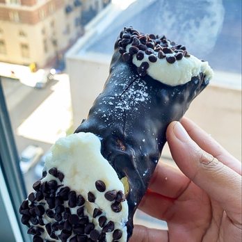 Mike's Pastry - Chocolate Chip Cannoli - Bakeries Near Me - Boston, Massachusetts Mike's Pastry - Chocolate Chip Cannoli - Bakeries Near Me - Boston, Massachusetts