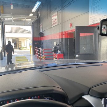 Xpress Lube Service Center - Getting my oil changed - Oil Change Stations Near Me - Camarillo, California Xpress Lube Service Center - Getting my oil changed - Oil Change Stations Near Me - Camarillo, California