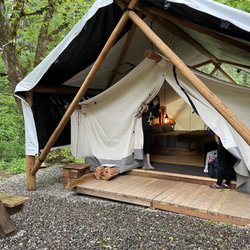 Umpqua's Last Resort - Glamping tent