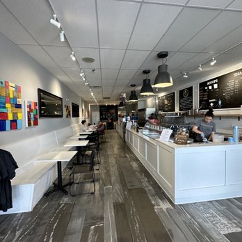 The Golden Scoop - a restaurant with a long counter - Ice Cream & Frozen Yogurt Near Me - Overland Park, Kansas