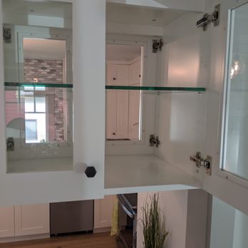 Burien Glass - Nice clear glass shelves behind clear glass doors - Glass & Mirrors Near Me - Seattle, Washington