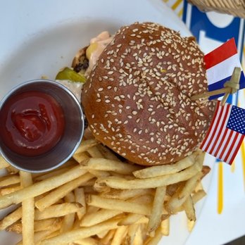 Le Diplomate - Huge, delicious burger - Brasseries Near Me - Washington, DC, District of Columbia