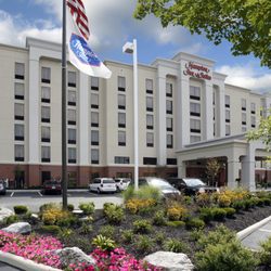 Hampton Inn & Suites Columbus Polaris - Hotel Front Entrance
