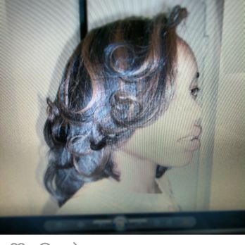 Ebony Roots Hair - Soft curls and highlights - Hair Stylists Near Me Ebony Roots Hair - Soft curls and highlights - Hair Stylists Near Me