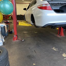 Car still not done 7.5 hours later because "there were 4 cars in front of mine". Car still not done 7.5 hours later because "there were 4 cars in front of mine".