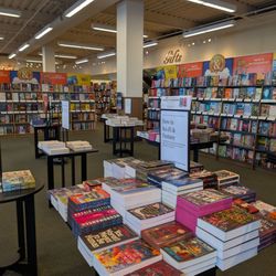 Barnes & Noble - Clean and large selection of books