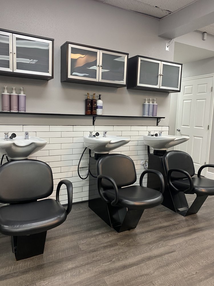 Salon 209 Image