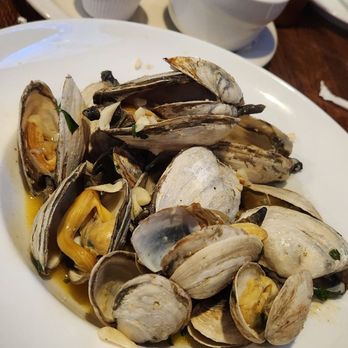Popei's Clam Bar - Steamers - Seafood Near Me - Bethpage, New York