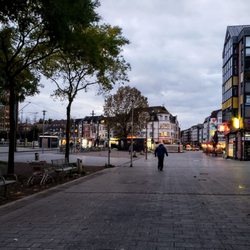 Einkaufsstraße Bonner Straße - Walking Northwest on Bonner Staße in Düsseldorf