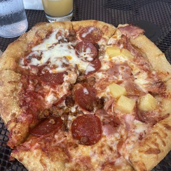 Mellow Mushroom Williamsburg - Red based sauce pizza with 1/2 pineapple and ham, and 1/2 sausage and pepperoni- yummy! Good crust! - Bars Near Me - Williamsburg, Virginia