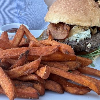 The Sunset Restaurant - Wagu burger and sweet potato fries - New American Near Me - Malibu, California The Sunset Restaurant - Wagu burger and sweet potato fries - New American Near Me - Malibu, California