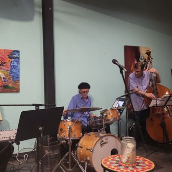 The Empanada Lady - Jazz band, had 3 singers join them throughout their show - Caribbean Near Me - Wailuku, Hawaii The Empanada Lady - Jazz band, had 3 singers join them throughout their show - Caribbean Near Me - Wailuku, Hawaii