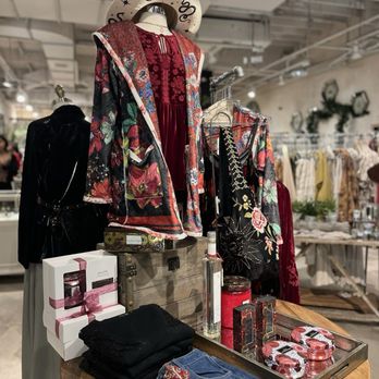 33 Butterflies Boutique - Women's Clothing Near Me - Honolulu, Hawaii