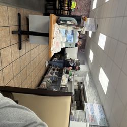 Gary's Restaurant - Food pickup counter.
