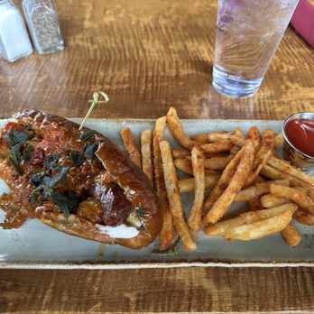 Yodler Restaurant & Bar - Pubs Near Me - Mammoth Lakes, California